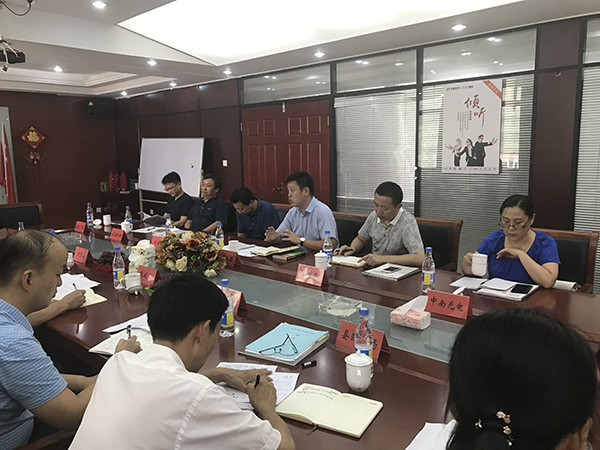 肥東縣委書記耿延強攜縣商務(wù)局等各局機關(guān)主要負責(zé)人來安徽環(huán)瑞開展就推動國際貿(mào)易專題座談會